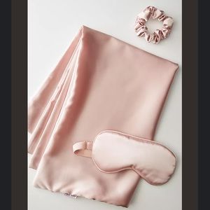 Kitsch Sleep Set in Blush - Satin Pillowcase, Sleep Mask and Scrunchie